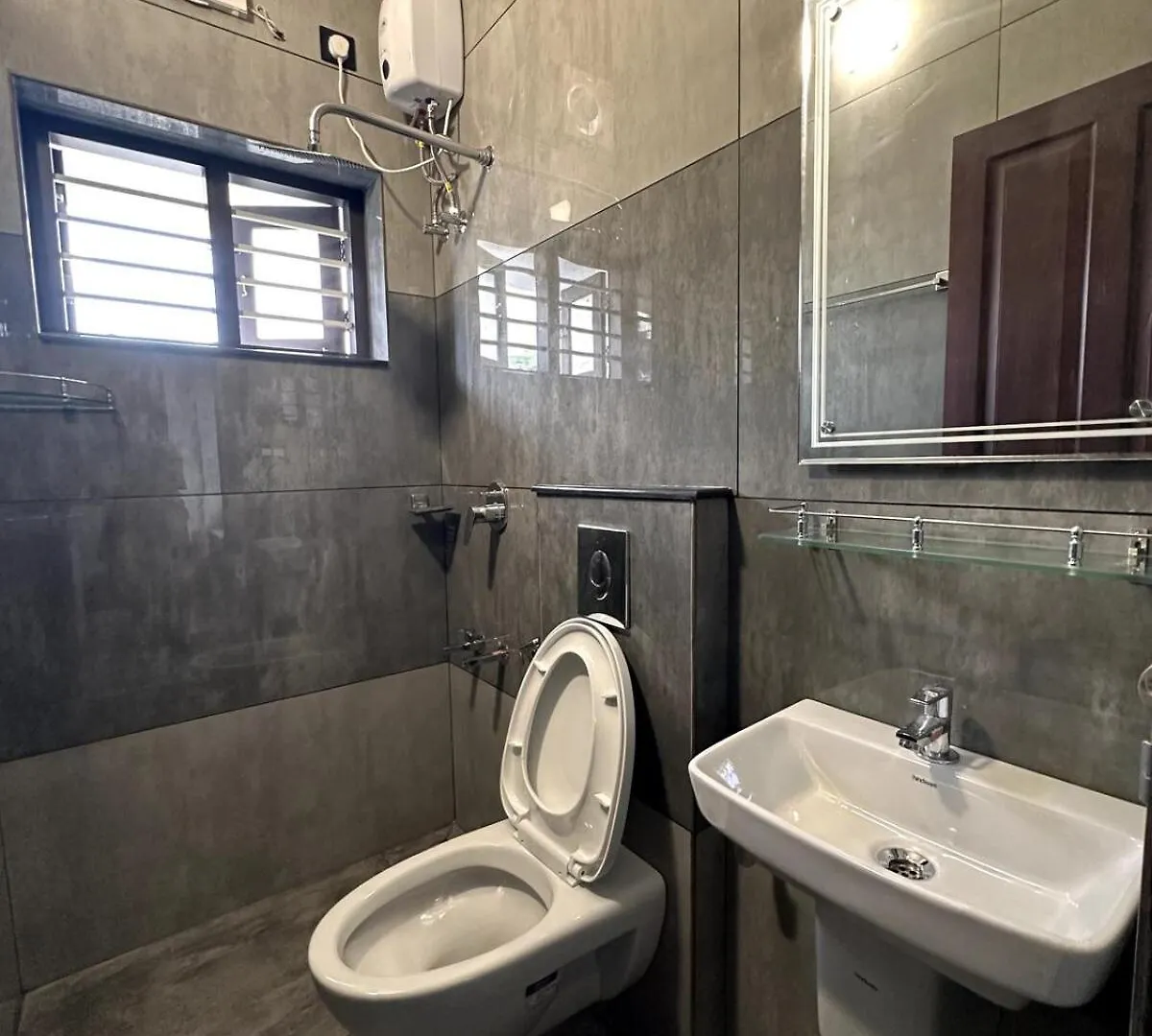 G 5 Gayathri Enclave 2 Bedroom Fully Furnished Apt Thiruvananthapuram